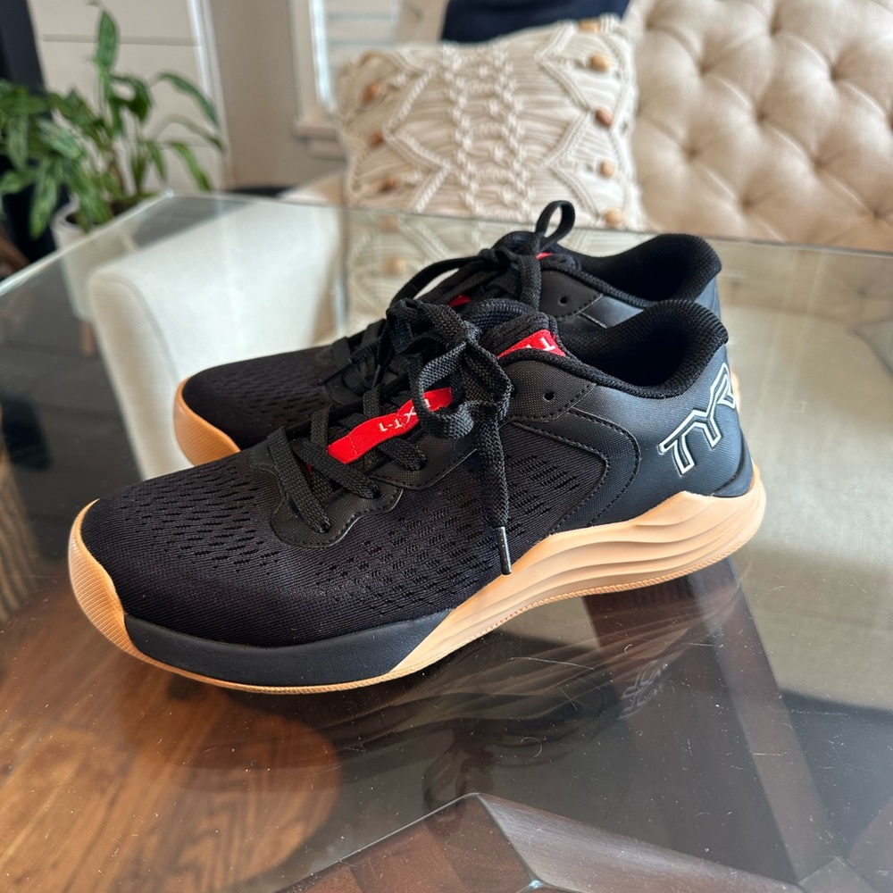 TYR CXT-1 TRAINER black new size 7.5